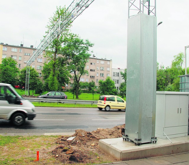 Bloki mieszkalne są 30 m od głośnego agregatu i bramownic