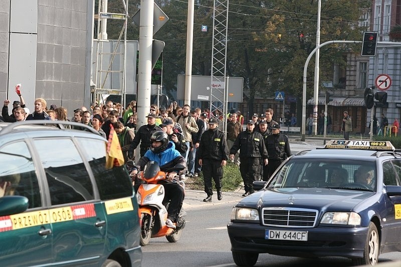 Marsz Wyzwolenia Konopi przemierzał ulice Wrocławia (ZDJĘCIA)