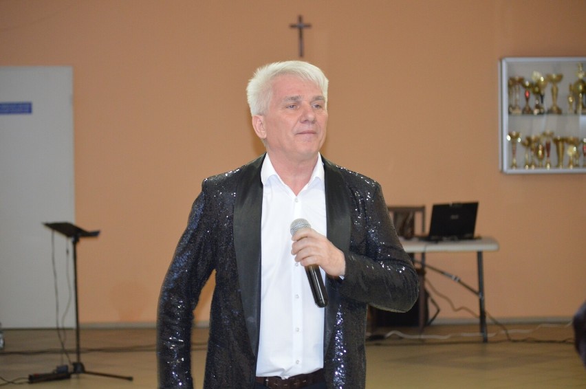 Krzysztof Koniarek wystąpił podczas Dnia Kobiet w Bukowcu