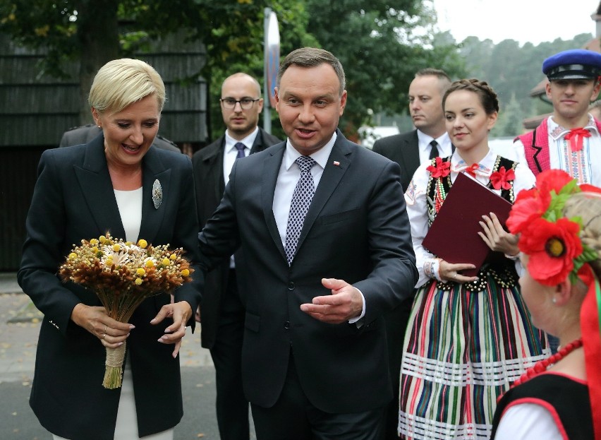 Dożynki prezydenckie w Spale 2017: Prezydent Andrzej Duda z żoną na uroczystościach [ZDJĘCIA+FILM]