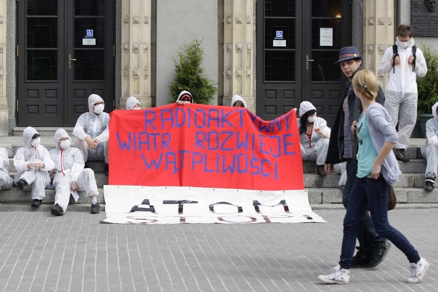 Katowice: Antyglobaliści manifestowali podczas EKG [ZDJĘCIA]