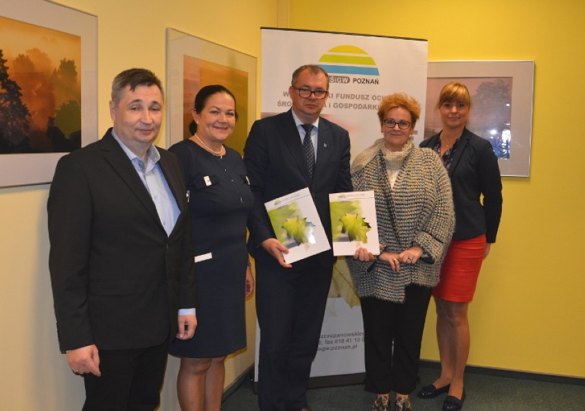 Władze Powiatu Pleszewskiego podpisały umowy z WFOŚiGW na dofinansowanie tegorocznych programów ekologicznych     