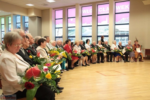 Znów zabrzmiał dla nich marsz weselny. W Urzędzie Miasta życzenia parom, które obchodzą w tym roku jubileusz złożył prezydent Marek Wojtkowski.

>> Najświeższe informacje z regionu, zdjęcia, wideo tylko na www.pomorska.pl 