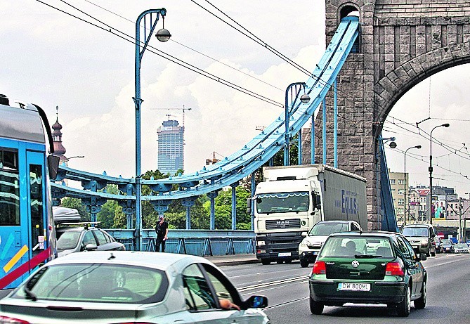 Most Grunwaldzki. Stąd Sky Tower widać jak na dłoni
