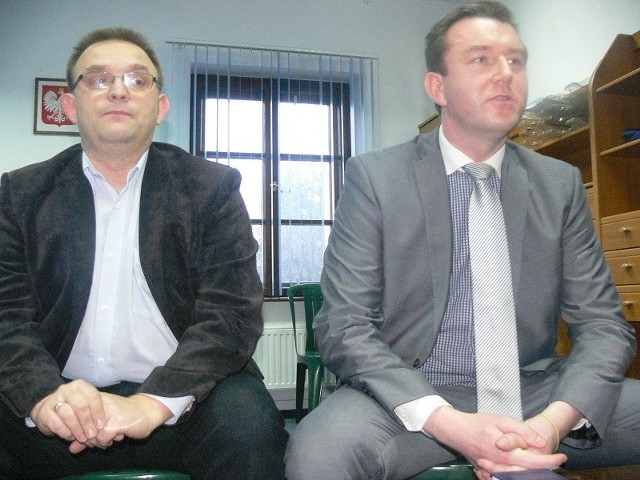 Szef PiS w Łowickiem Marcin Kosiorek (z lewej) oraz senator Przemysław Błaszczyk