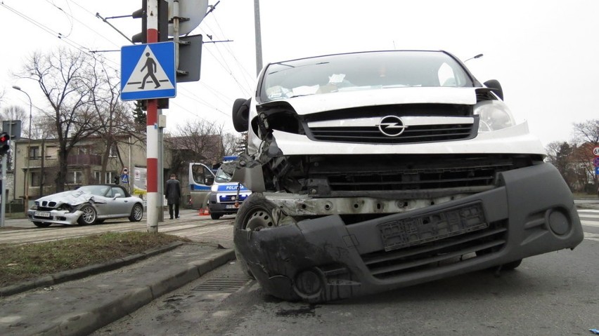 Wrocław: Wypadek na Karkonoskiej (ZDJĘCIA)