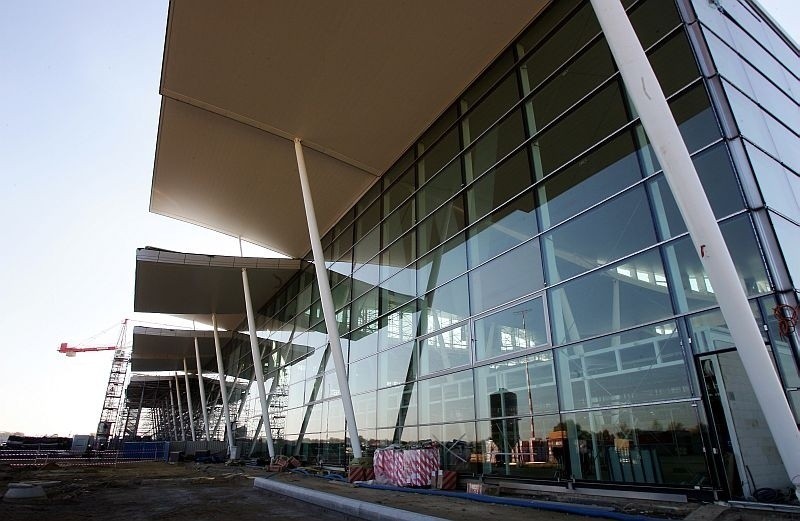 Wrocław: Nowy terminal nabrał już kształtów (ZDJĘCIA)