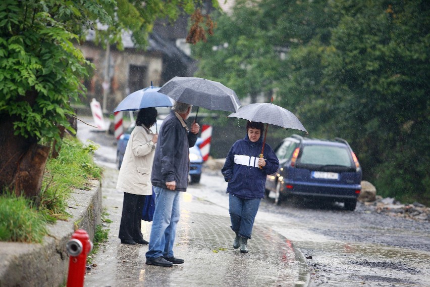 Bogatynia: Ulewne deszcze stanowią duże niebezpieczeństwo kolejnej tragedii (ZDJĘCIA i FILMY)