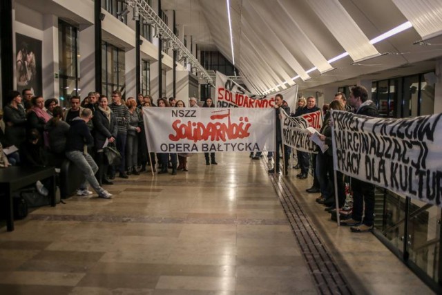 Strajk związkowców Opery Bałtyckiej w sobotę 4 lutego został wznowiony na dobre.
Ciągnąca się od kilku miesięcy próba porozumienia dyrekcji z protestującymi nie doprowadziła do porozumienia.