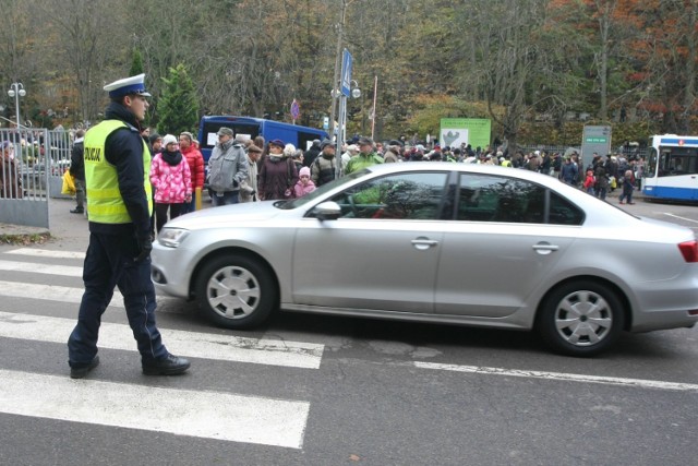 Tuż przed 1 listopada brakuje policjantów