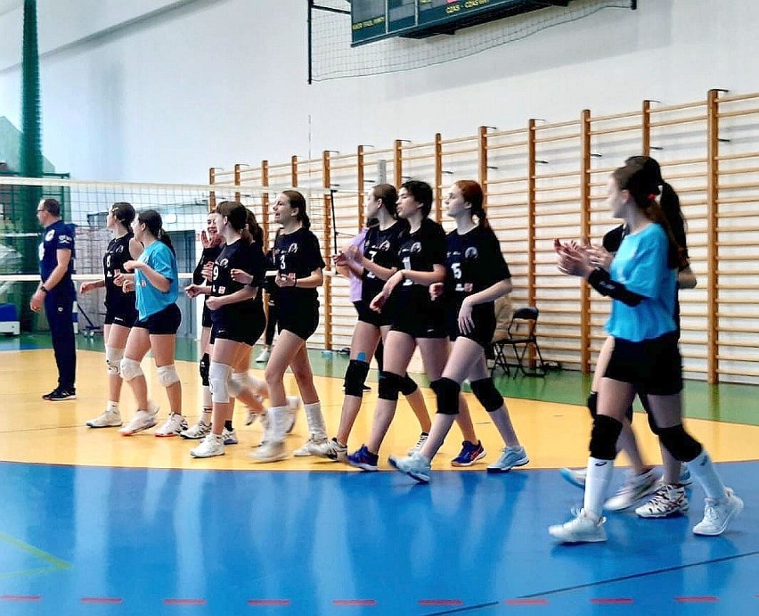 Zespół siatkarek MSPS Inowrocław okazał się najlepszy podczas turnieju młodziczek w Koronowie