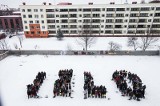 Imieniny w XII LO w Łodzi. Wielki napis na szkolnym boisku [ZDJĘCIA]