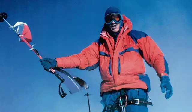 Na szczycie Annapurny, 20 października 1996 roku (zdjęcie z książki Doroty Kobierowskiej &quot;Dosięgnąć Everestu&quot;). Podczas tej  wyprawy, zorganizowanej z okazji 1000-lecia Gdańska, wytyczył nową drogę
