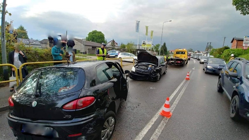 Zderzenie trzech pojazdów w Borkowie - są ranni