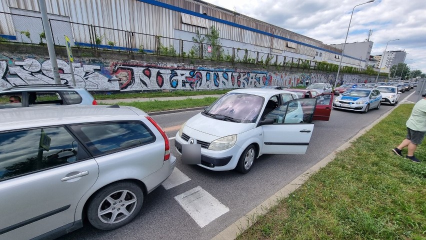 Zderzenie trzech samochodów na ulicy Zagnańskiej w Kielcach. Gigantyczne korki! Zobaczcie zdjęcia