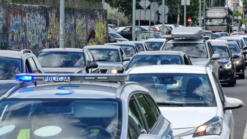 Zderzenie trzech samochodów na ulicy Zagnańskiej w Kielcach. Gigantyczne korki! Zobaczcie zdjęcia