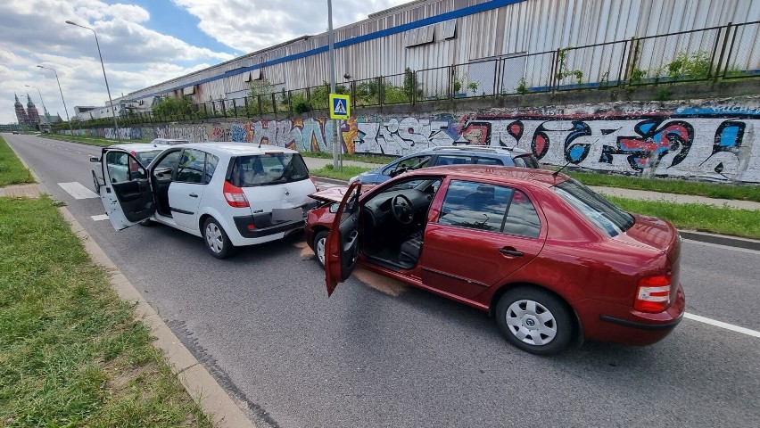Zderzenie trzech samochodów na ulicy Zagnańskiej w Kielcach. Gigantyczne korki! Zobaczcie zdjęcia