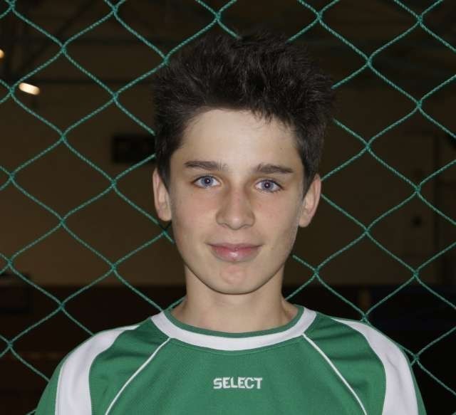 Dominik Fiutek -15-letni Zielonych Żarki. Występuje w...