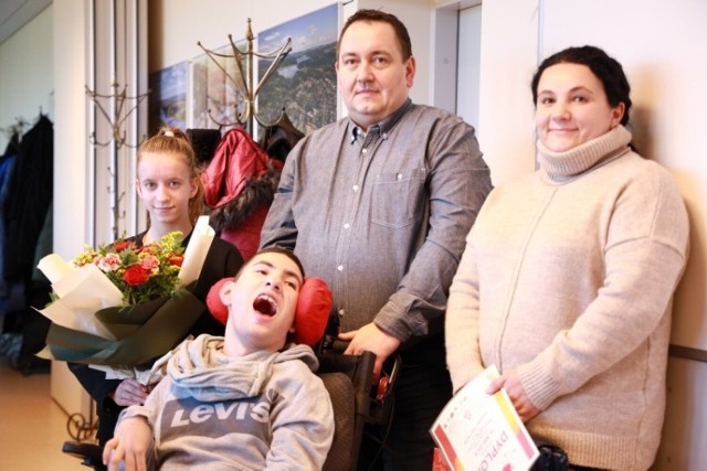 Rodzina Piąstków z Dobczyc była gościem honorowym na sesji rady Miejskiej w Dobczycach w związku ze zdobyciem nagrody w konkursie "Benefis naszych rodzin"