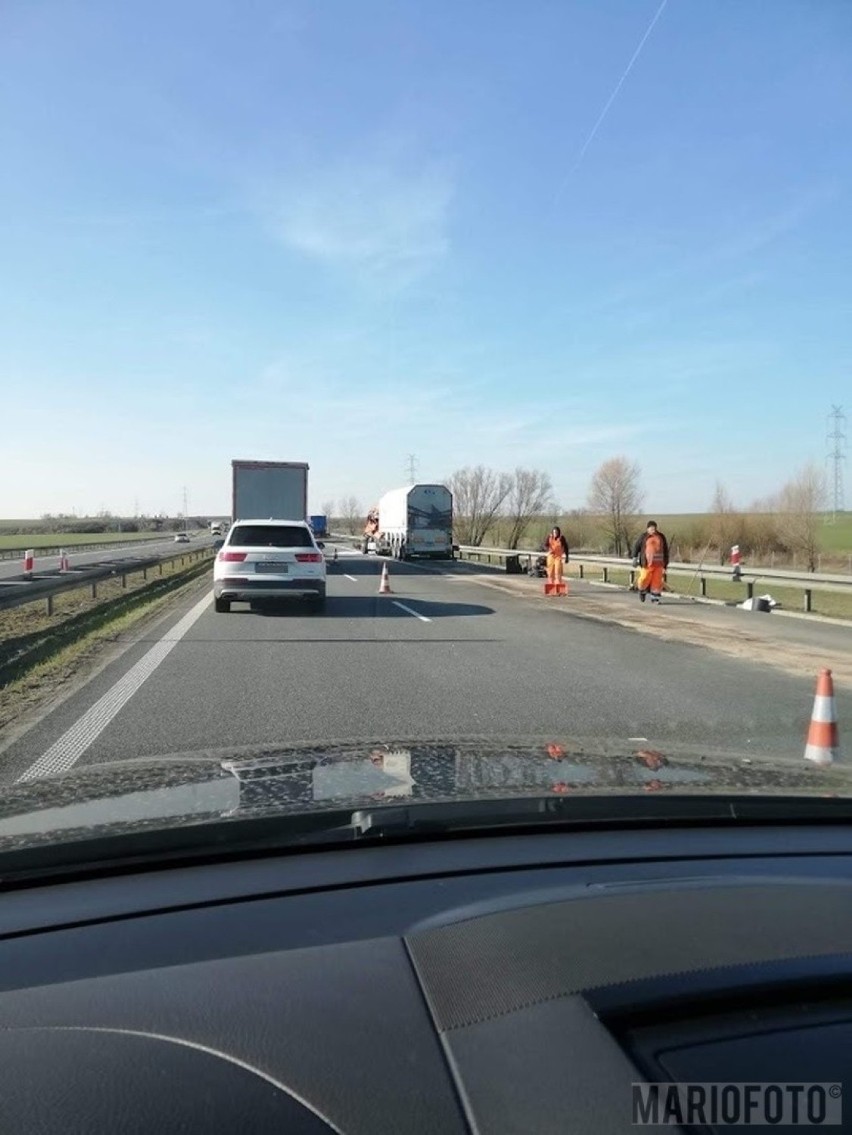 Zderzenie dwóch ciężarówek na autostradzie A4.