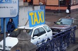 Kraków: omijają zakazy na licencji taxi