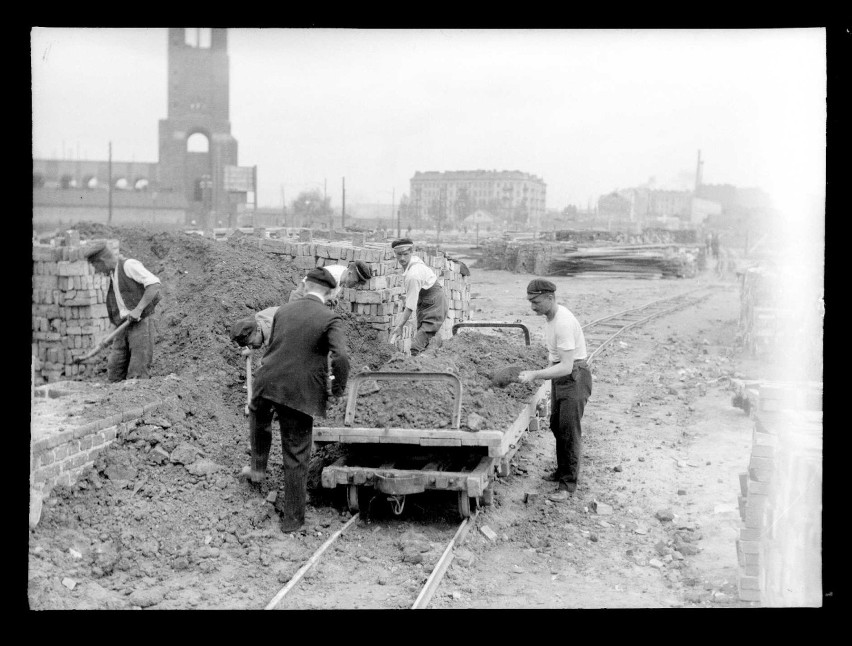 Warszawa zatrzymana w kadrze. Rozszyfrowujemy nieznane...