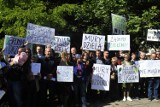 Kraków. Protestowali przeciwko okrawaniu zieleni na placu Inwalidów