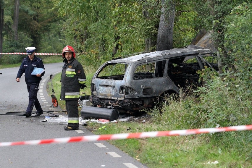 Wrocław: Tragiczny wypadek na ul. Wilczyckiej, kierowca spłonął w samochodzie