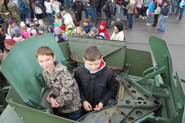 Dzieciaki miały okazję pooglądać sprzęt wojskowy