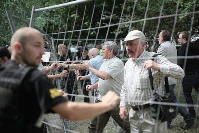 Płot rozebrany. Wycinki nie będzie?