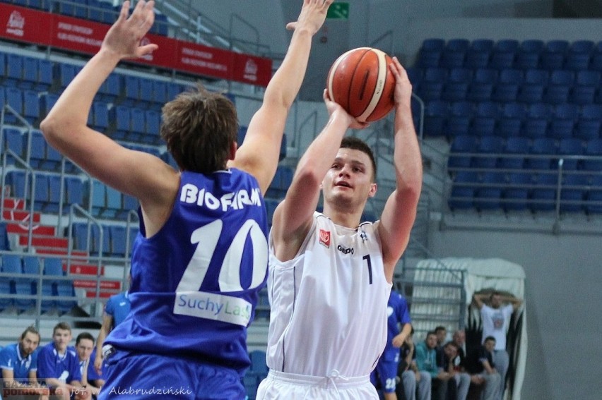 TKM Włocławek - Biofarm Basket Suchy Las 80:69 w II lidze koszykówki [zdjęcia, wideo]