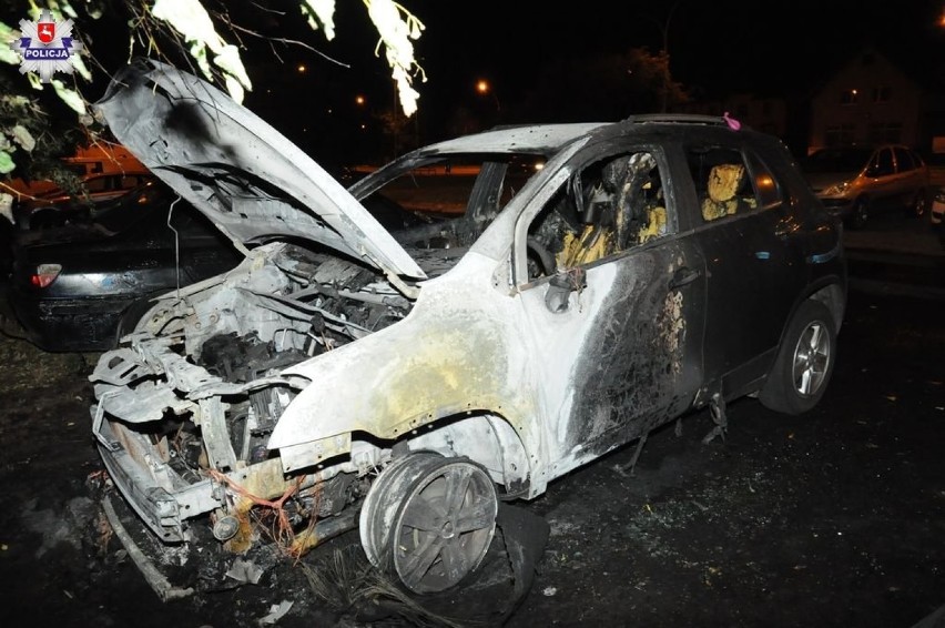 Zamość: na parkingu przy ul. Wyszyńskiego spłonęły trzy samochody
