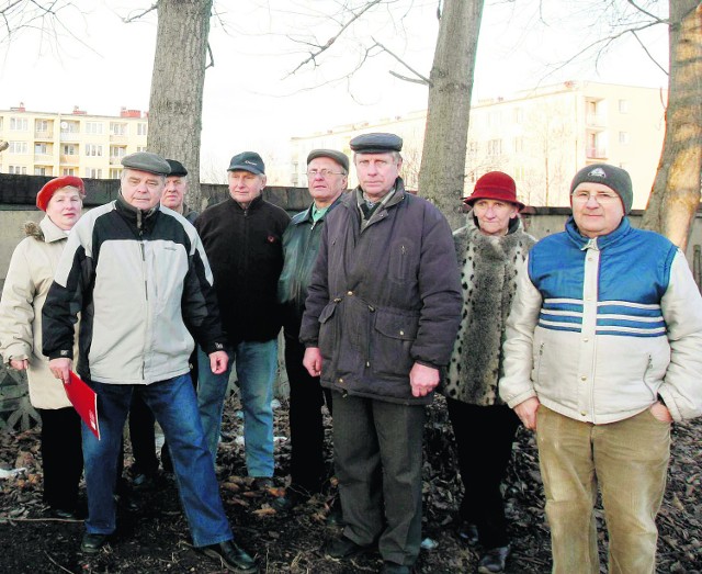 Posiadacze garaży od lat szukają właścicieli spornego terenu