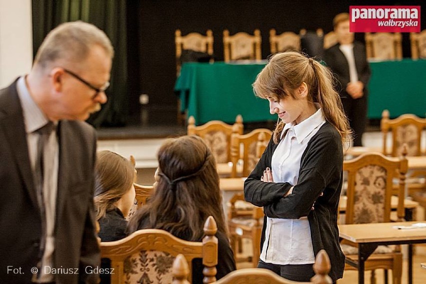 W I Liceum Ogólnokształcącym z Oddziałami Dwujęzycznymi w Wałbrzychu egzamin zaczęło 128 osób
