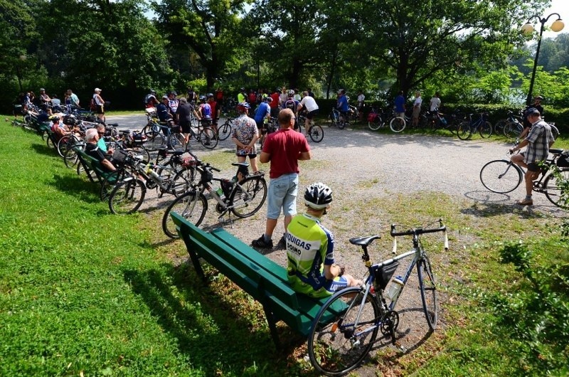 Start nadwarciańskiego rajdu rowerowego.