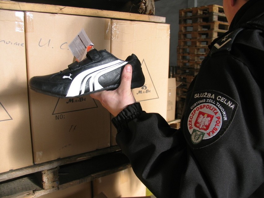 Gdynia: Celnicy zarekwirowali podróbki butów za 1,3 miliona zł [ZDJĘCIA]