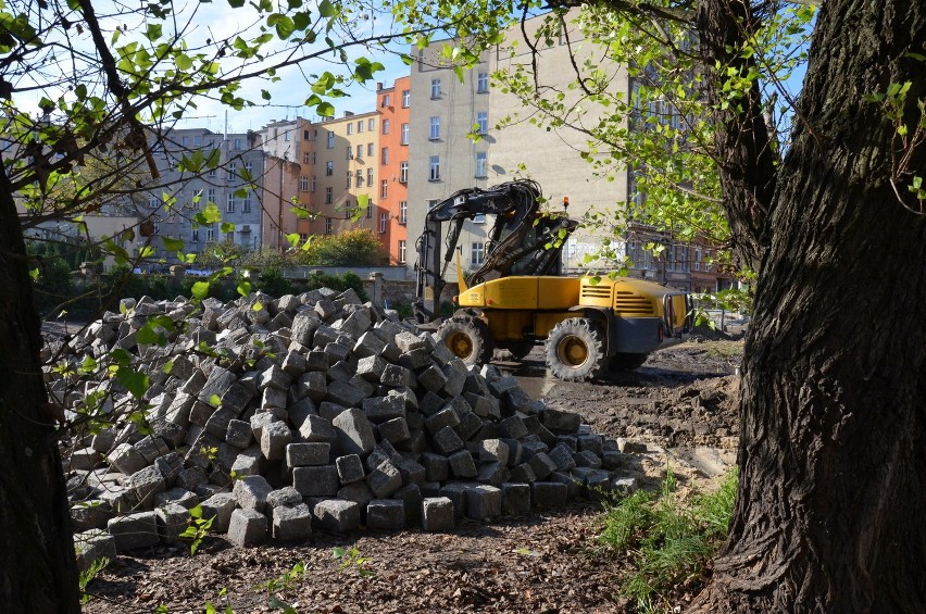 Przy placu Bema powstaje nowy parking (ZDJĘCIA)