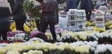 Malbork. Kwiaty sprzed cmentarza ozdobią miejską przestrzeń? To propozycja przewodniczącego Rady Miasta. Mamy komentarz burmistrza