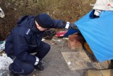 Bezdomni koczowali na trzaskającym mrozie w Żorach - zareagowali policjanci
