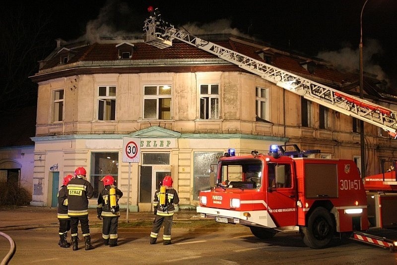 Wrocław: Pożar budynku przy ul. Pilczyckiej (ZDJĘCIA)