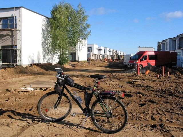 Nowo budowane osiedle widziane z ul. Szpilewskiego na skraju Słupska