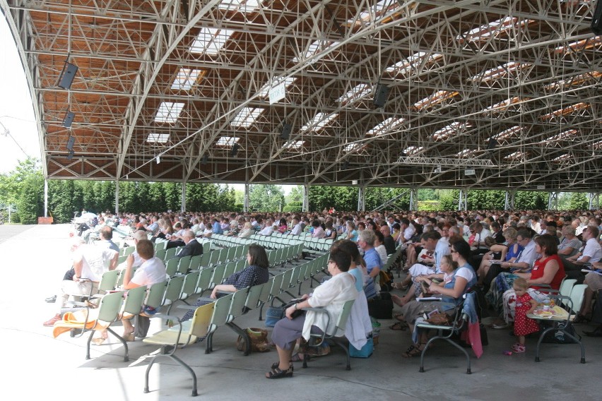 Kongres Świadków Jehowy w Sosnowcu: 7 tys. wyznawców każdego dnia [ZDJĘCIA]