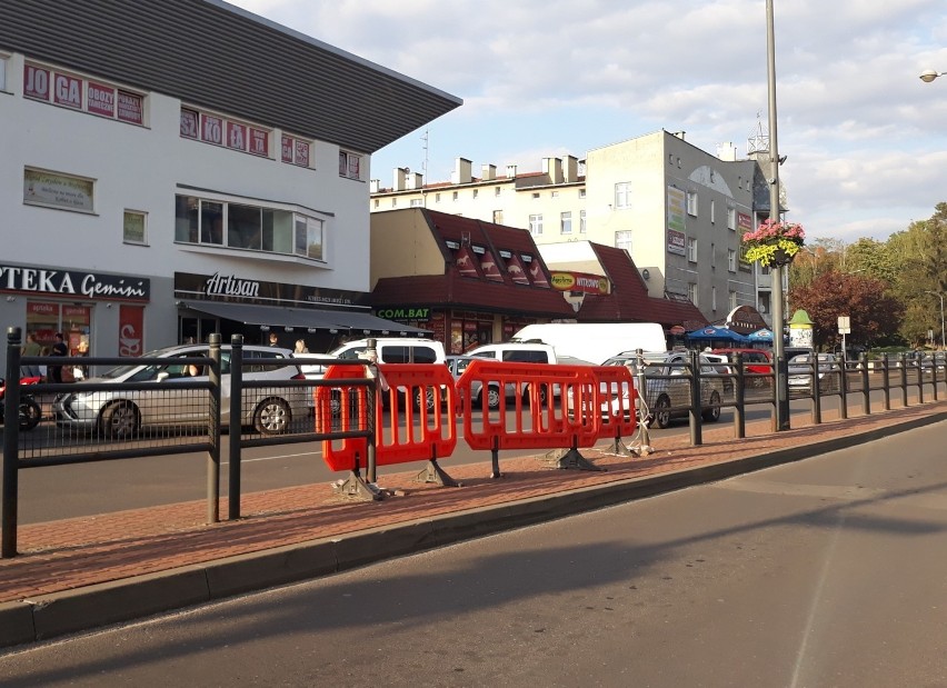 Kompletnie pijany i po narkotykach kierowca BMW rozbił barierkę na ul. Wyszyńskiego w Stargardzie. To recydywista! Teraz stanie przed sądem