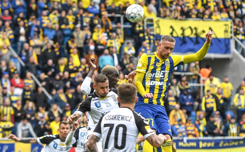 Fortuna 1. Liga. Arka Gdynia wygrała z Sandecją, ale nie awansowała bezpośrednio do ekstraklasy. W czwartek baraże z Chrobrym Głogów