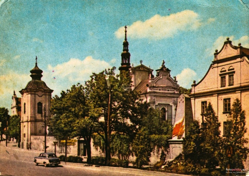 Sandomierz. Fragment miasta. Kościół św. Michała. Pocztówka...