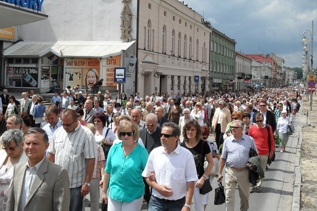 Boże Ciało w Częstochowie: Procesja przeszła Aleją NMP [ZDJĘCIA]