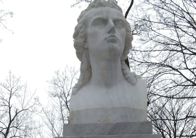 W parku przy Wałach Chrobrego ponownie stanął pomnik Fryderyka Schillera.