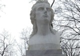 Po 78 latach niemal na swoje dawne miejsce w Głogowie wrócił pomnik Fryderyka Schillera