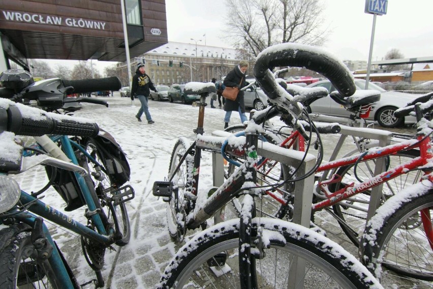 Zima we Wrocławiu, a jutro jeszcze więcej śniegu (ZDJĘCIA, PROGNOZA POGODY)