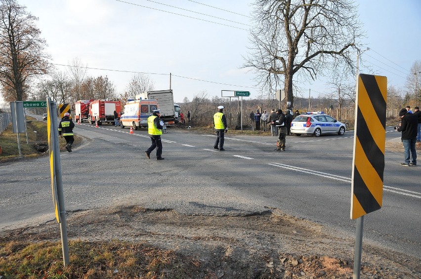 Tragiczny wypadek na skrzyżowaniu w Dąbrowicach [ZDJĘCIA]